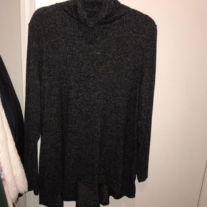 Long sleeve turtleneck.
